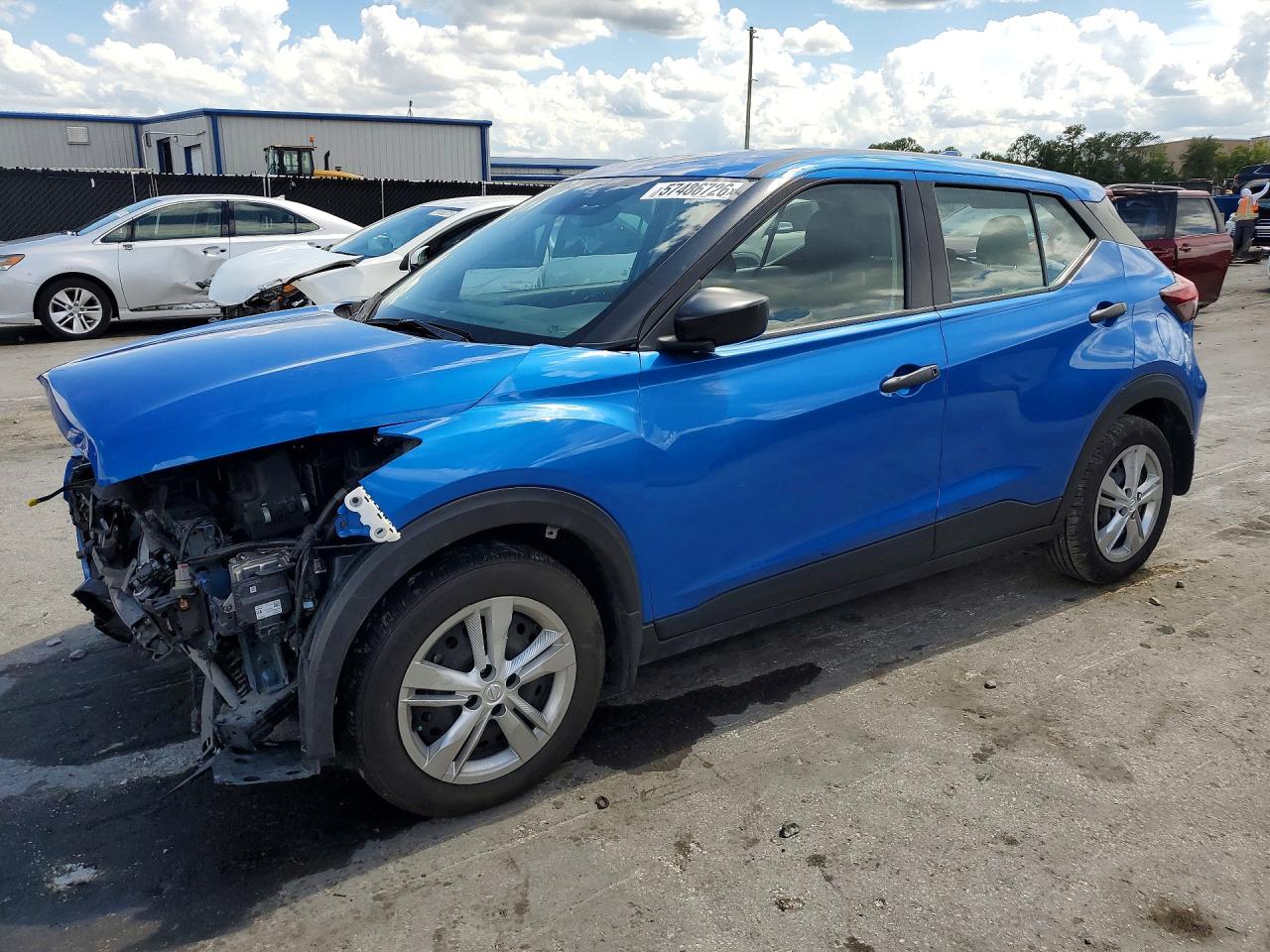 Salvage Nissan Kicks Image