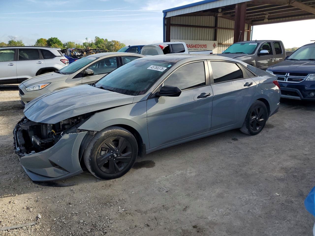 Salvage Hyundai ELANTRA Image