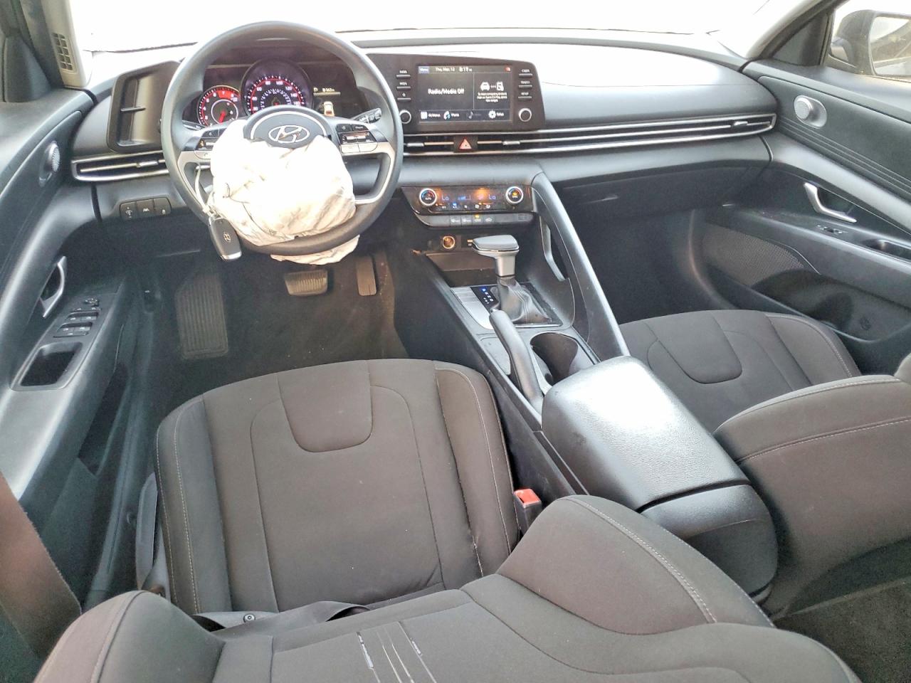 Hyundai ELANTRA Sel