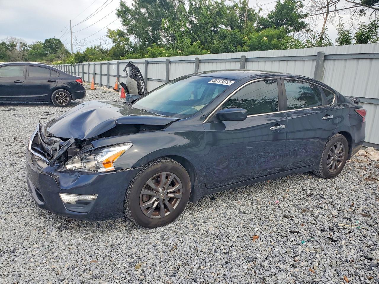 Salvage Nissan Altima Image