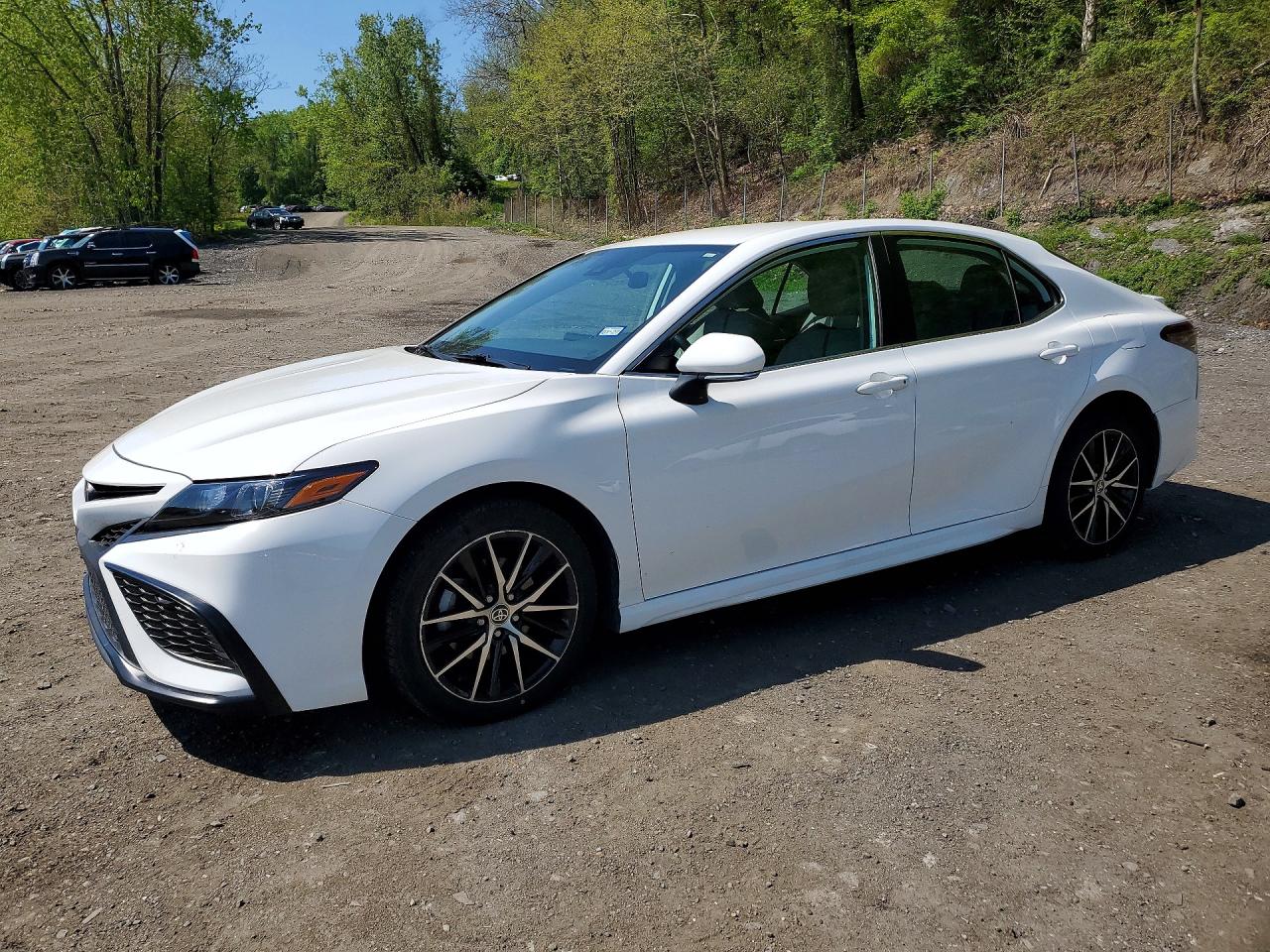 Salvage Toyota Camry Image