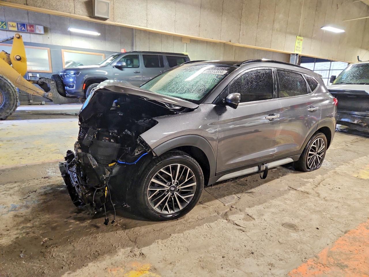 Salvage Hyundai TUCSON Image