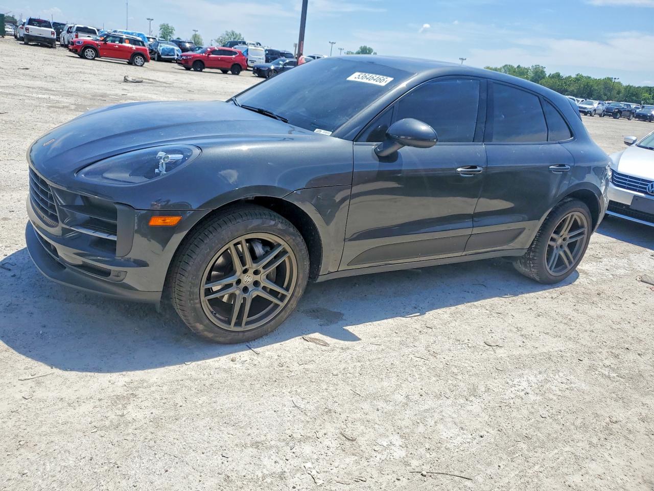 Salvage Porsche Macan Image