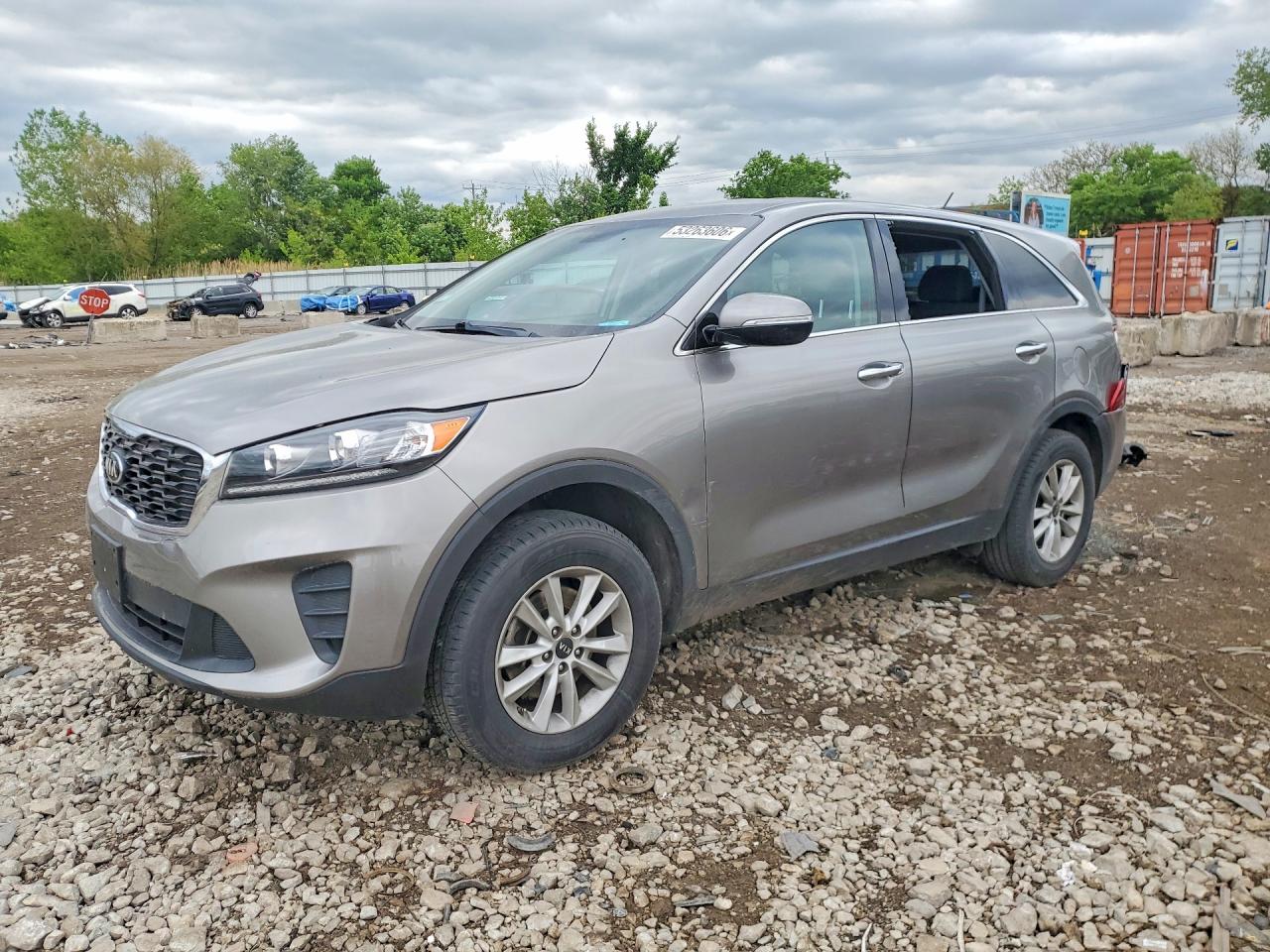 Salvage Kia Sorento Image