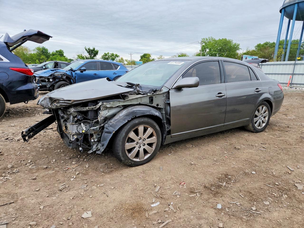 Salvage Toyota Avalon Image