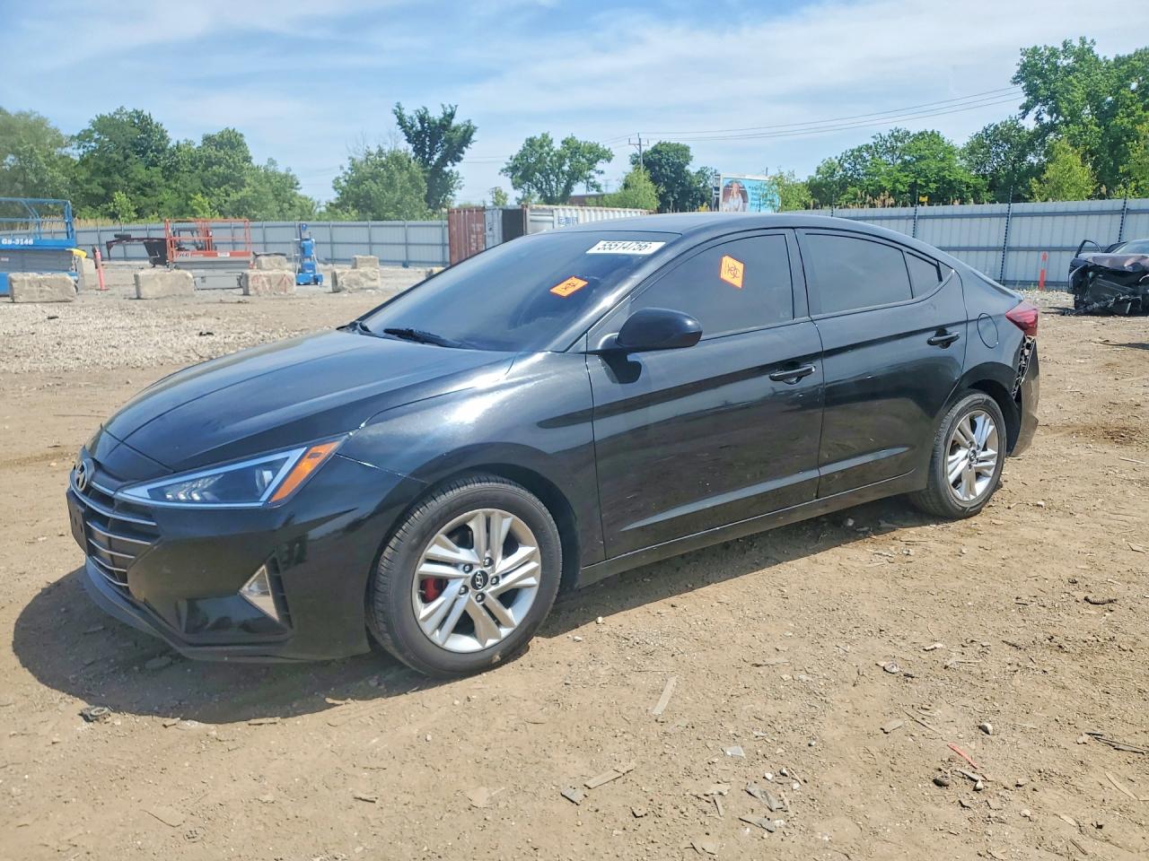 Salvage Hyundai ELANTRA Image