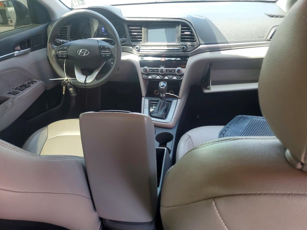 Hyundai ELANTRA Sel