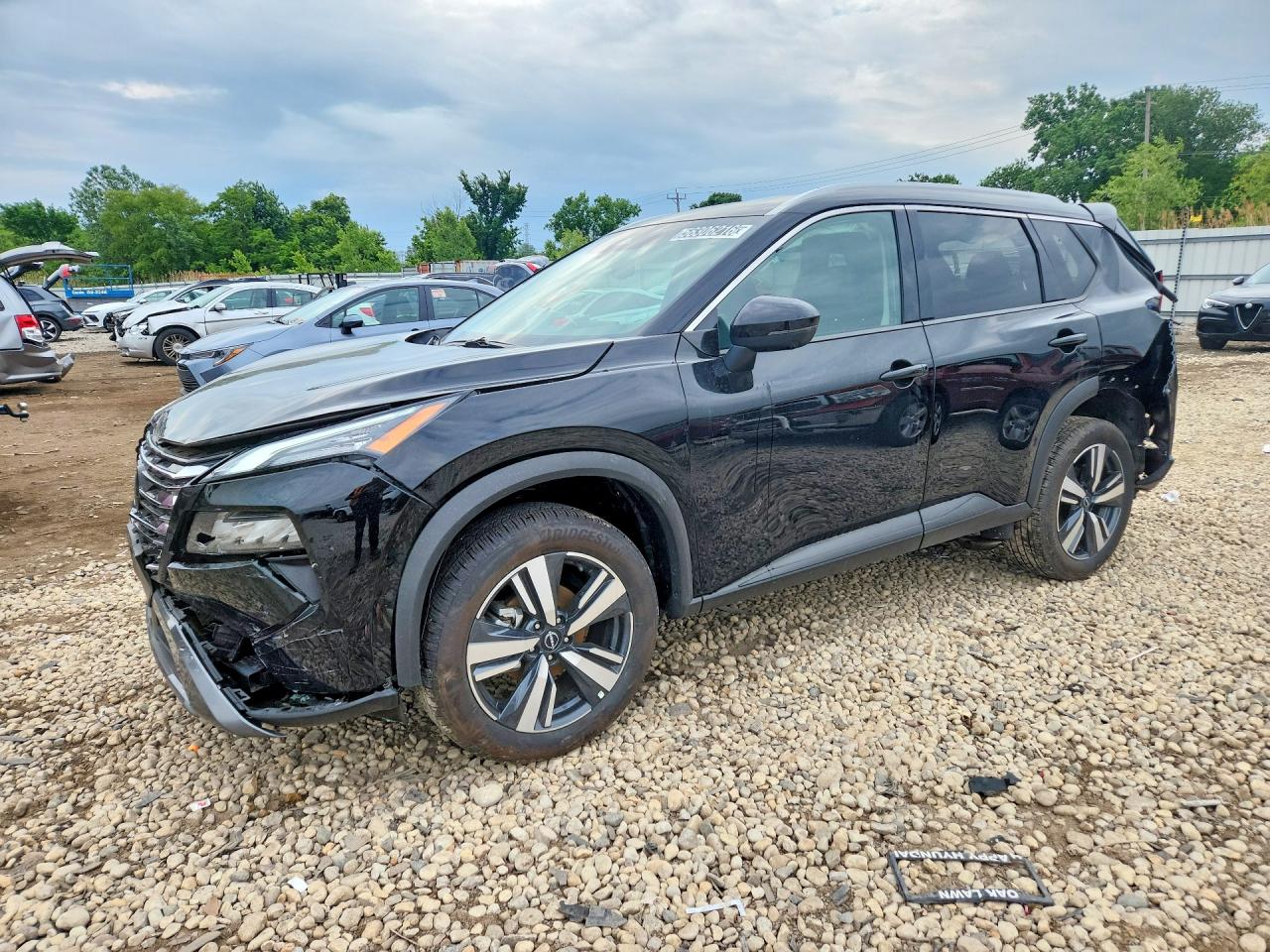 Salvage Nissan Rogue Image