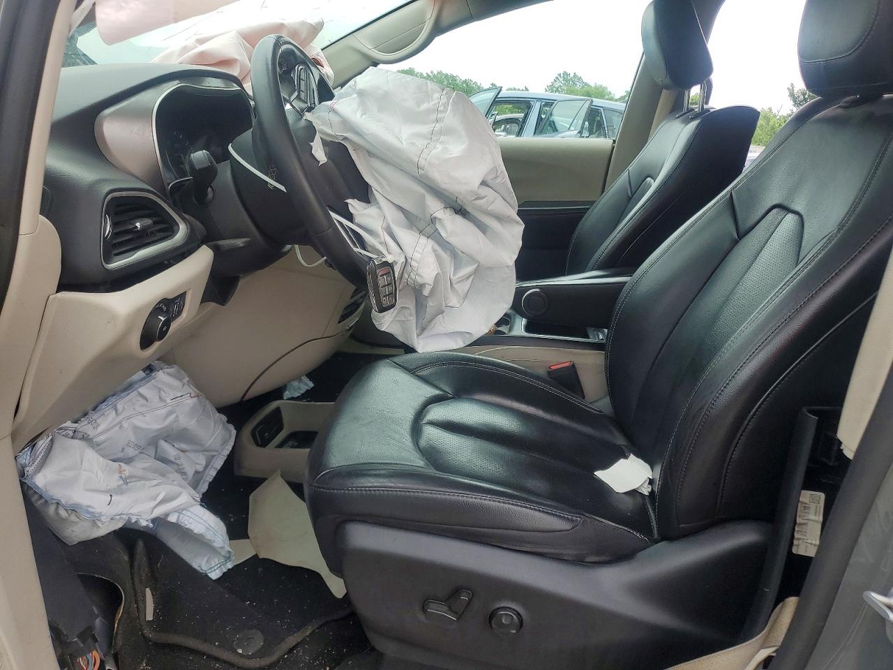 Chrysler Pacifica Touring L