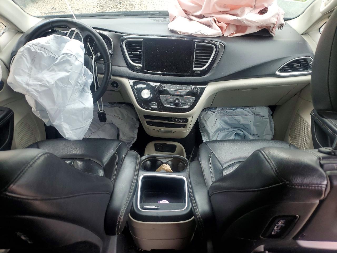 Chrysler Pacifica Touring L