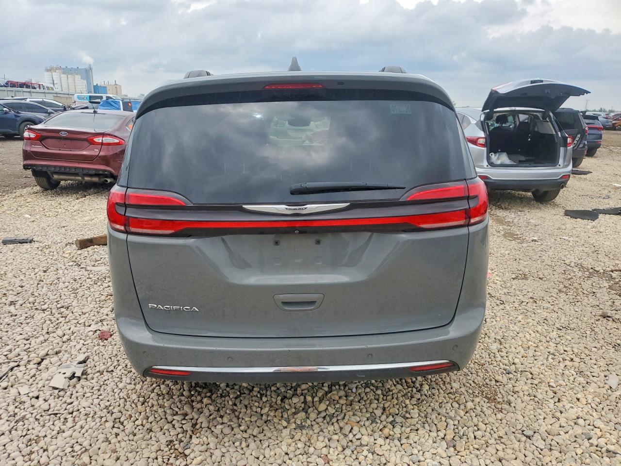 Chrysler Pacifica Touring L