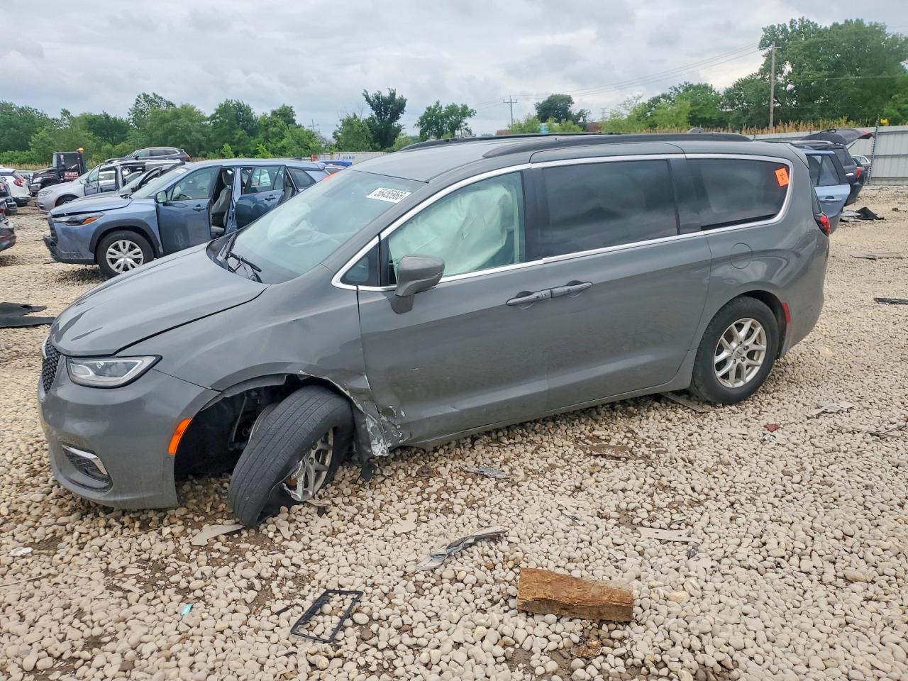Salvage Chrysler Pacifica Image