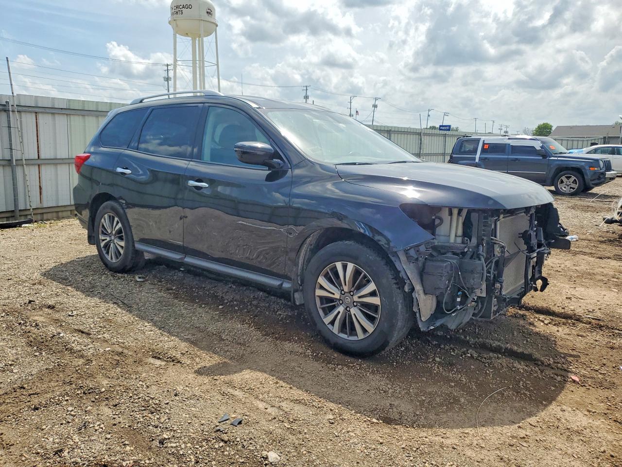Nissan Pathfinder Sv