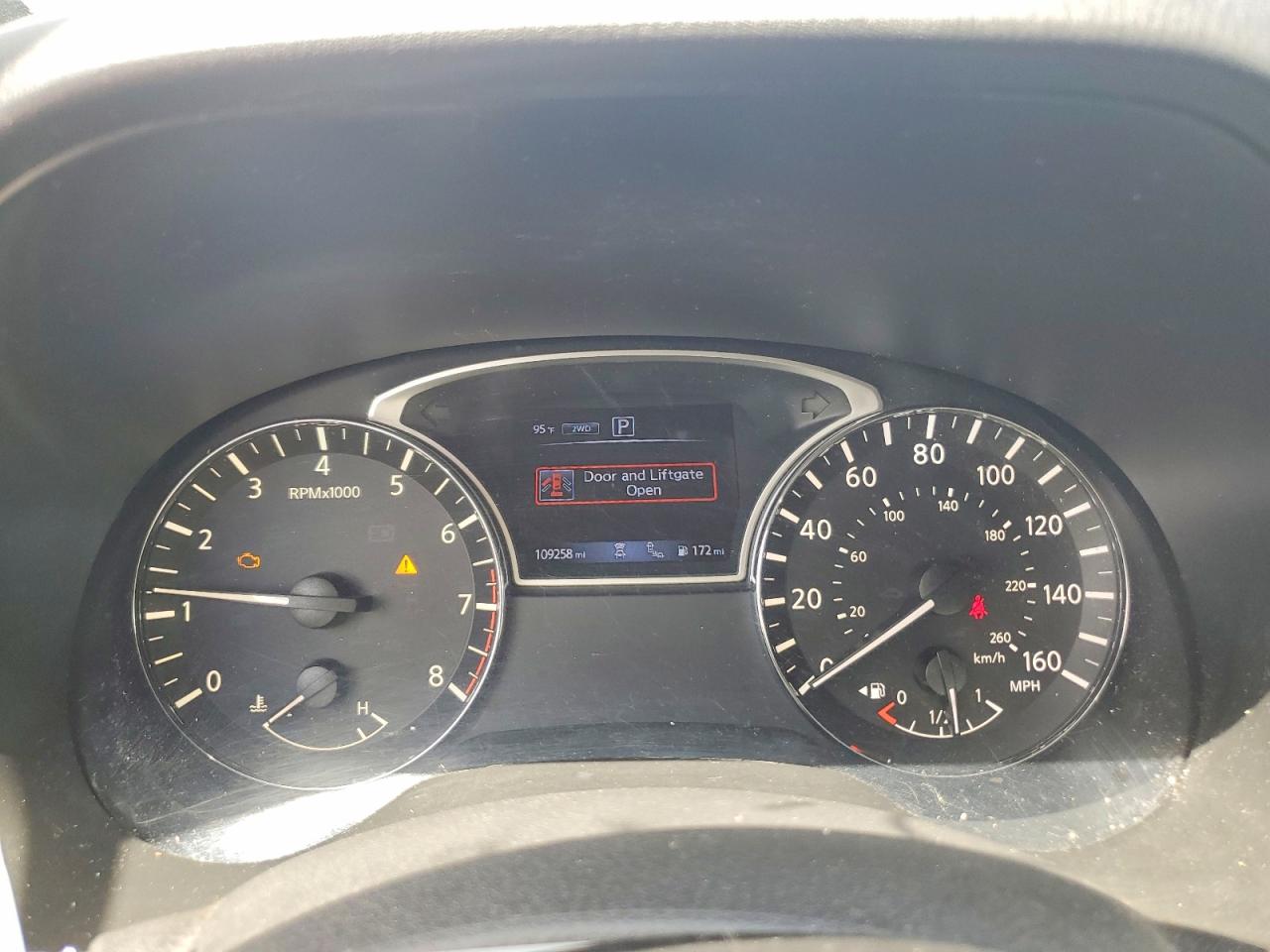 Nissan Pathfinder Sv