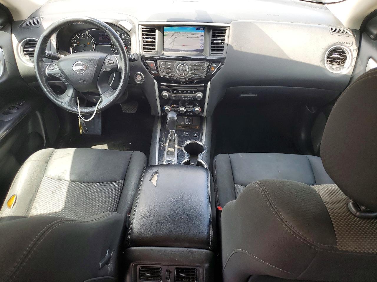 Nissan Pathfinder Sv
