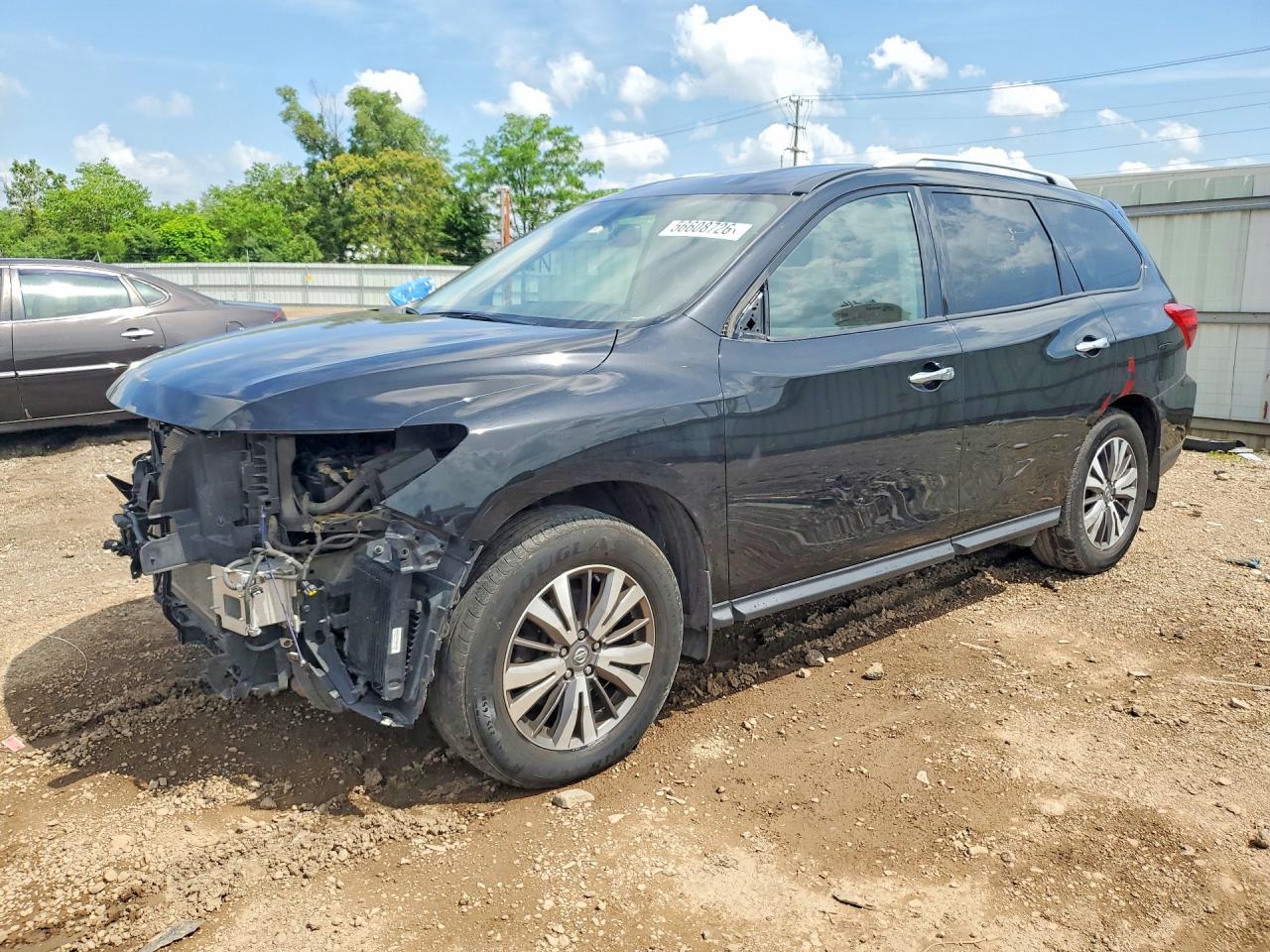 Salvage Nissan Pathfinder Image