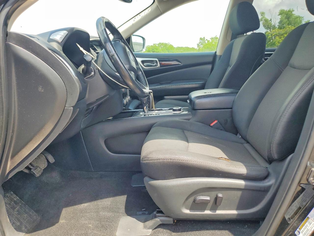 Nissan Pathfinder Sv