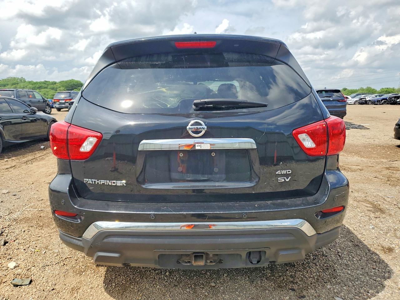 Nissan Pathfinder Sv