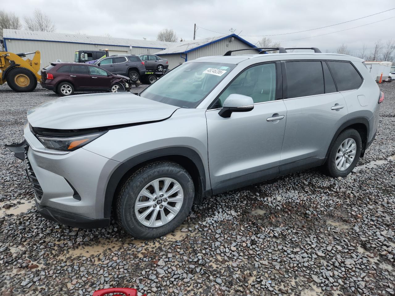 Salvage Toyota Grand High Image