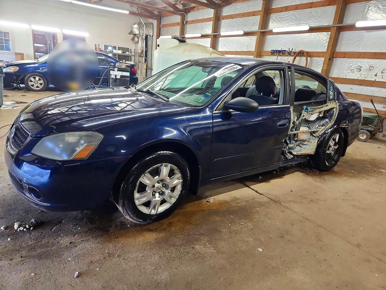 Salvage Nissan Altima Image