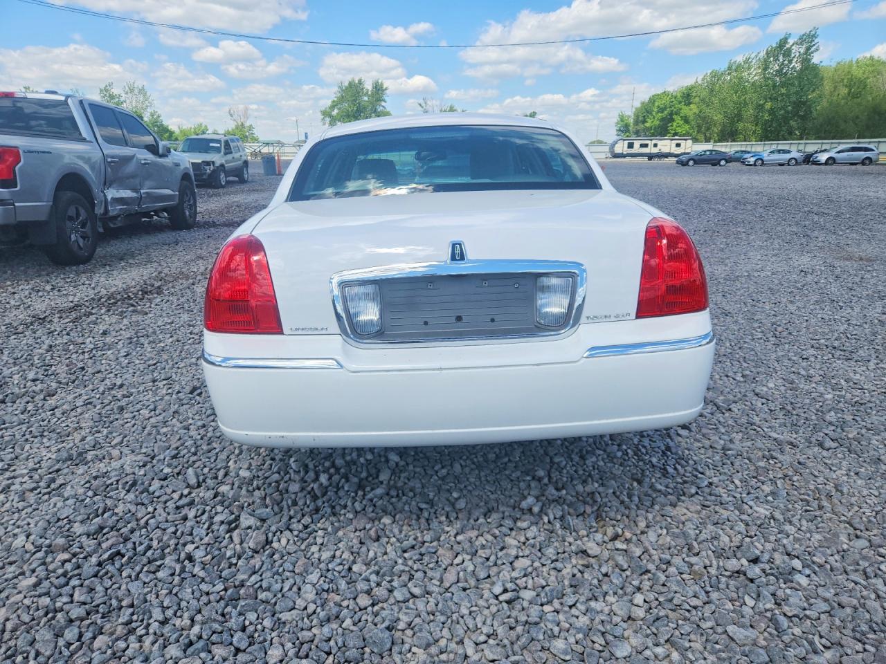 Lincoln Towncar Signature Limited