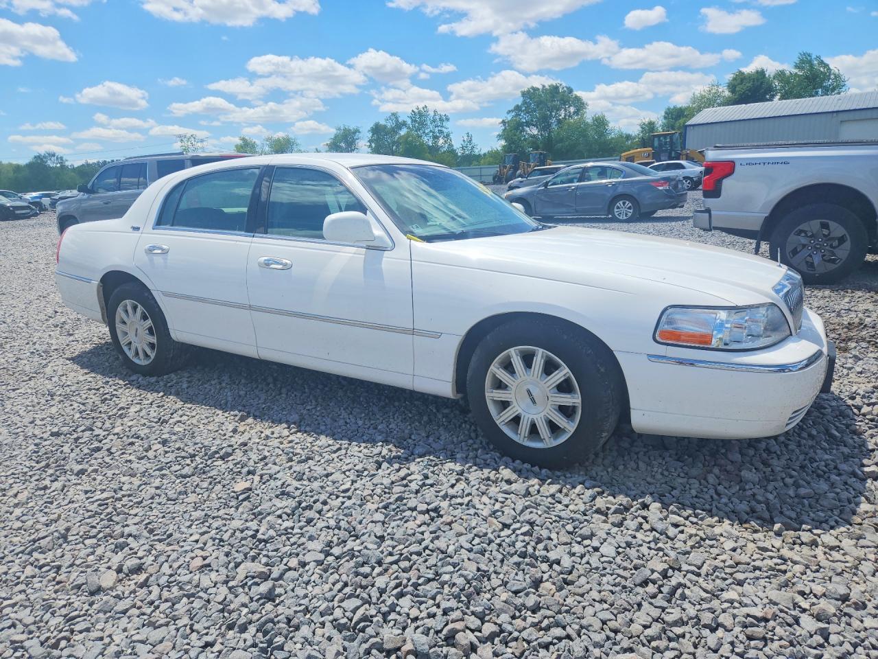 Lincoln Towncar Signature Limited