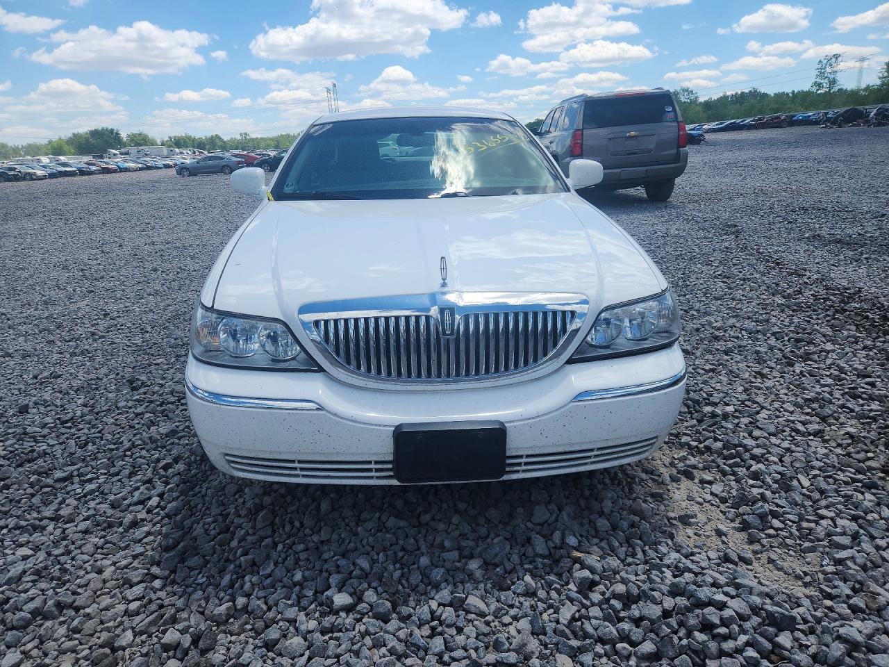 Lincoln Towncar Signature Limited