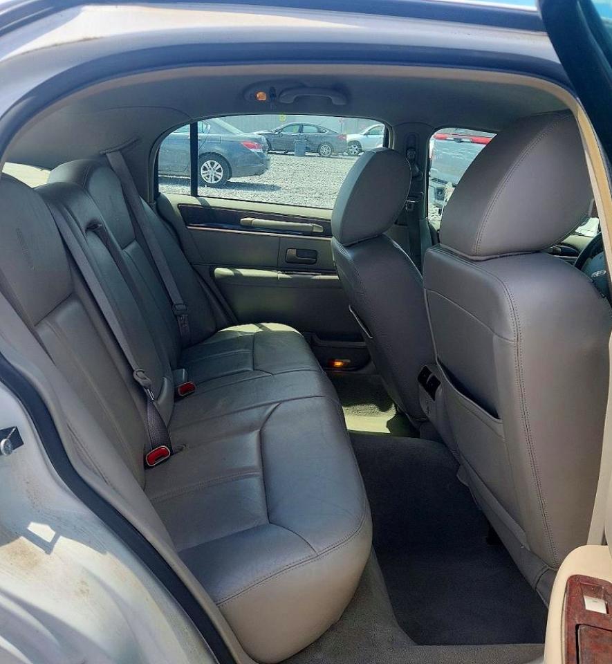 Lincoln Towncar Signature Limited