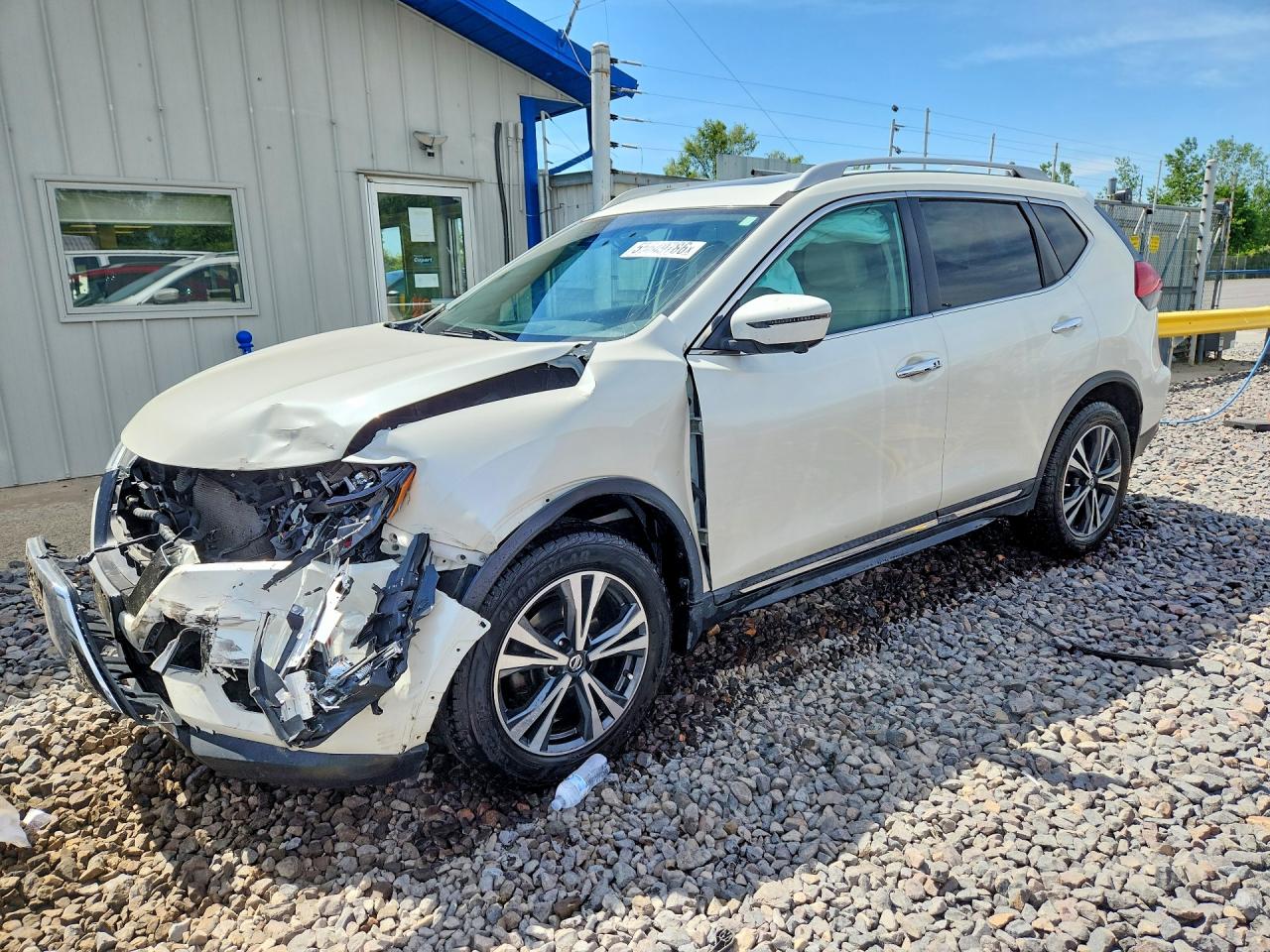 Salvage Nissan Rogue Image