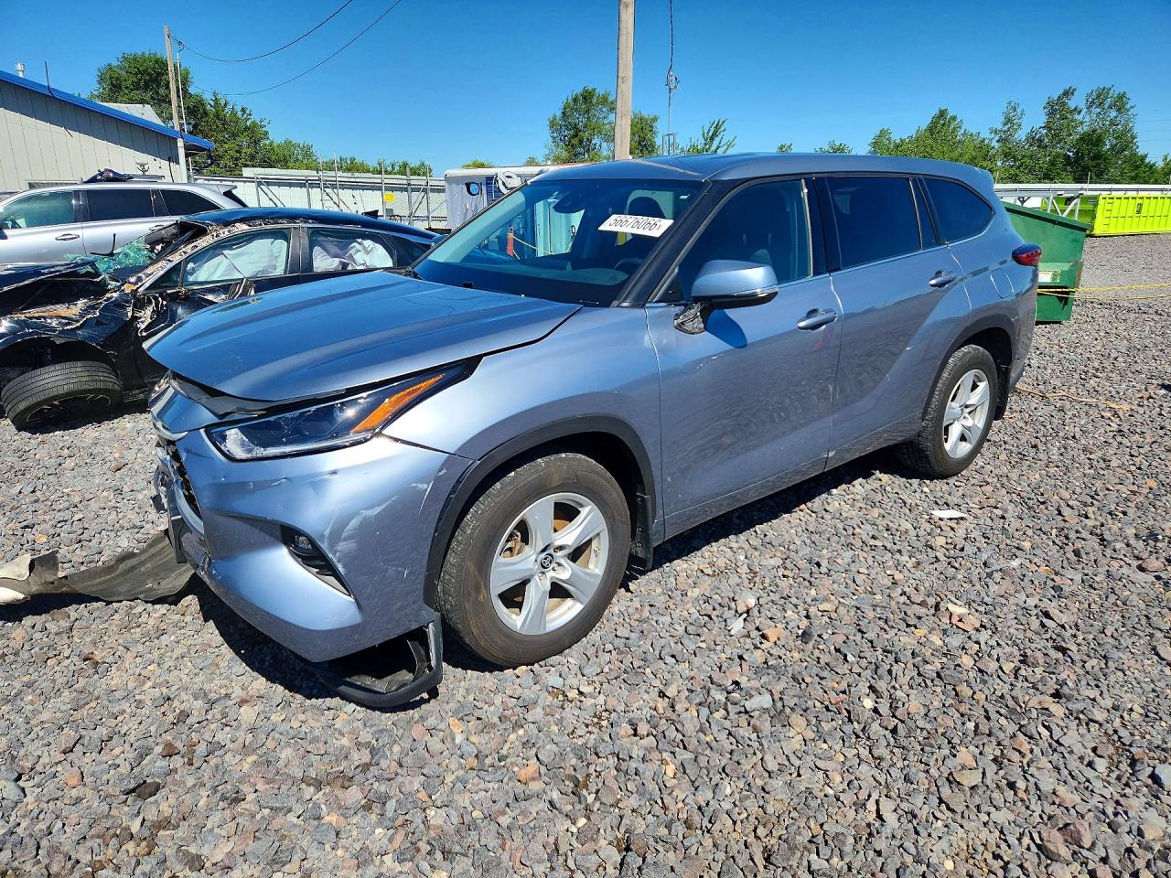 Salvage Toyota Highlander Image