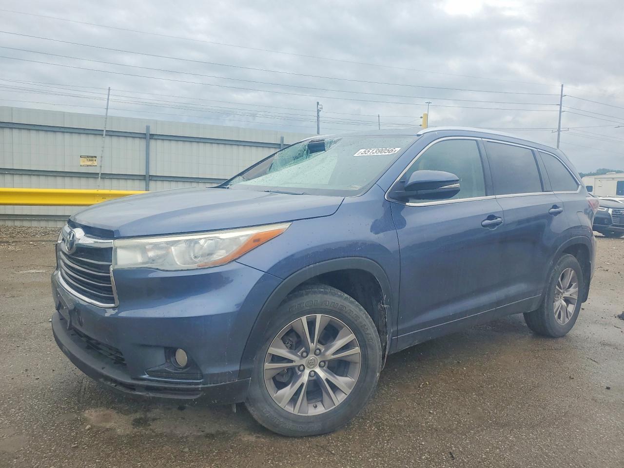 Salvage Toyota Highlander Image