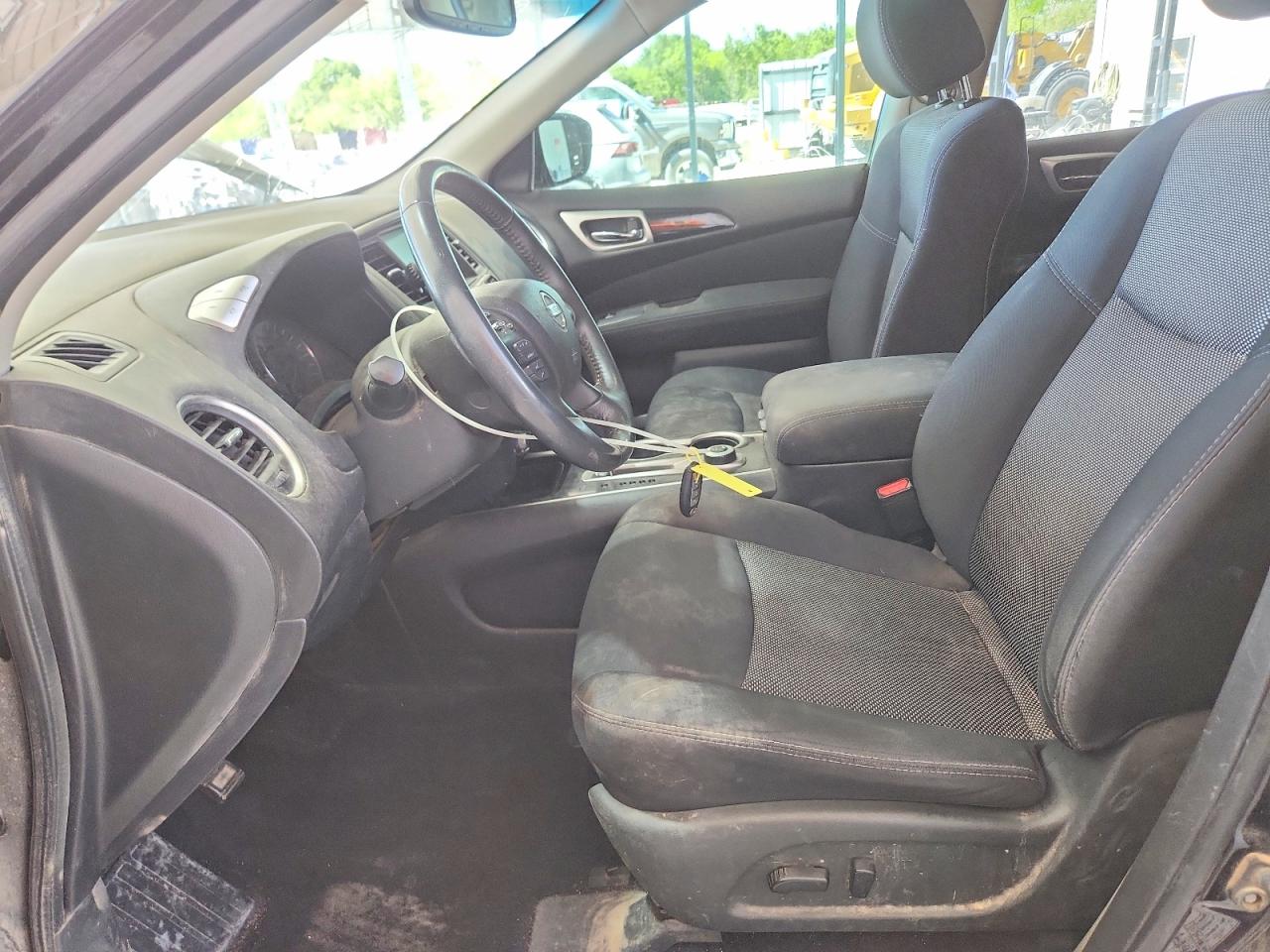 Nissan Pathfinder Sv