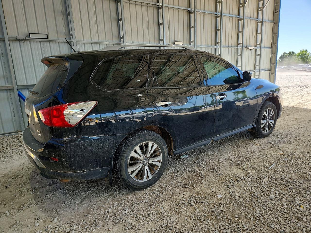 Nissan Pathfinder Sv