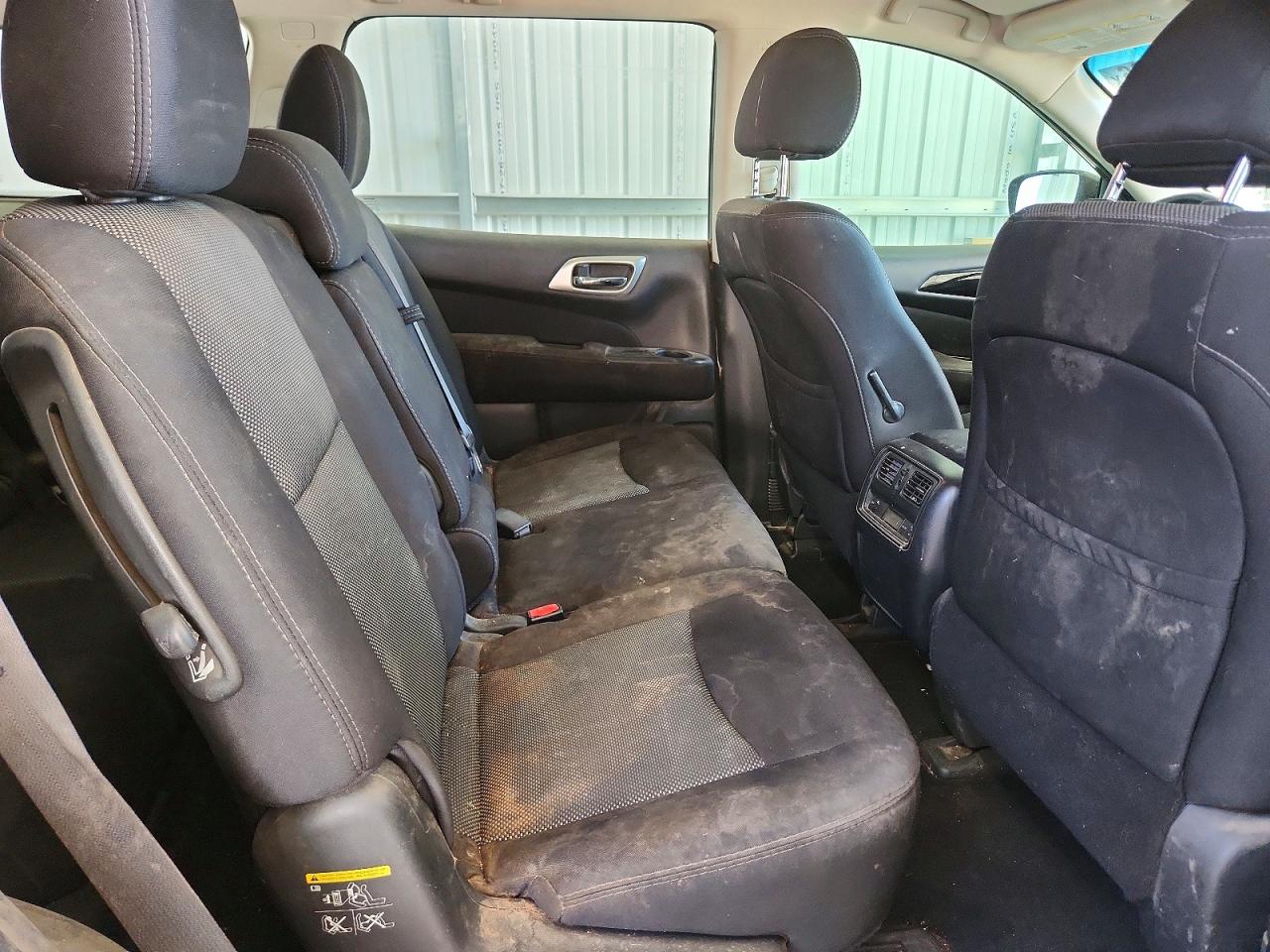 Nissan Pathfinder Sv