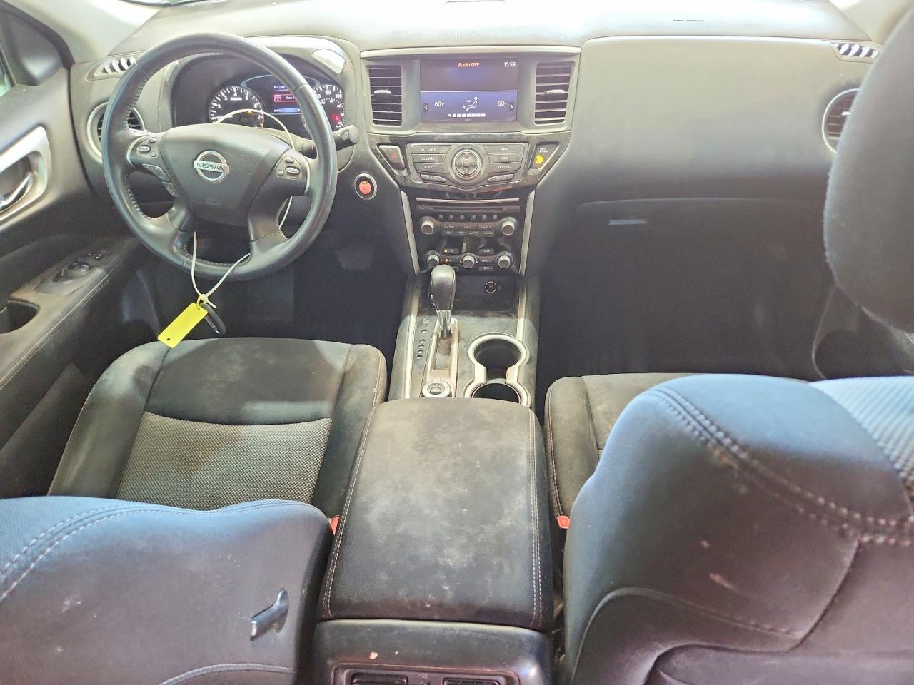 Nissan Pathfinder Sv