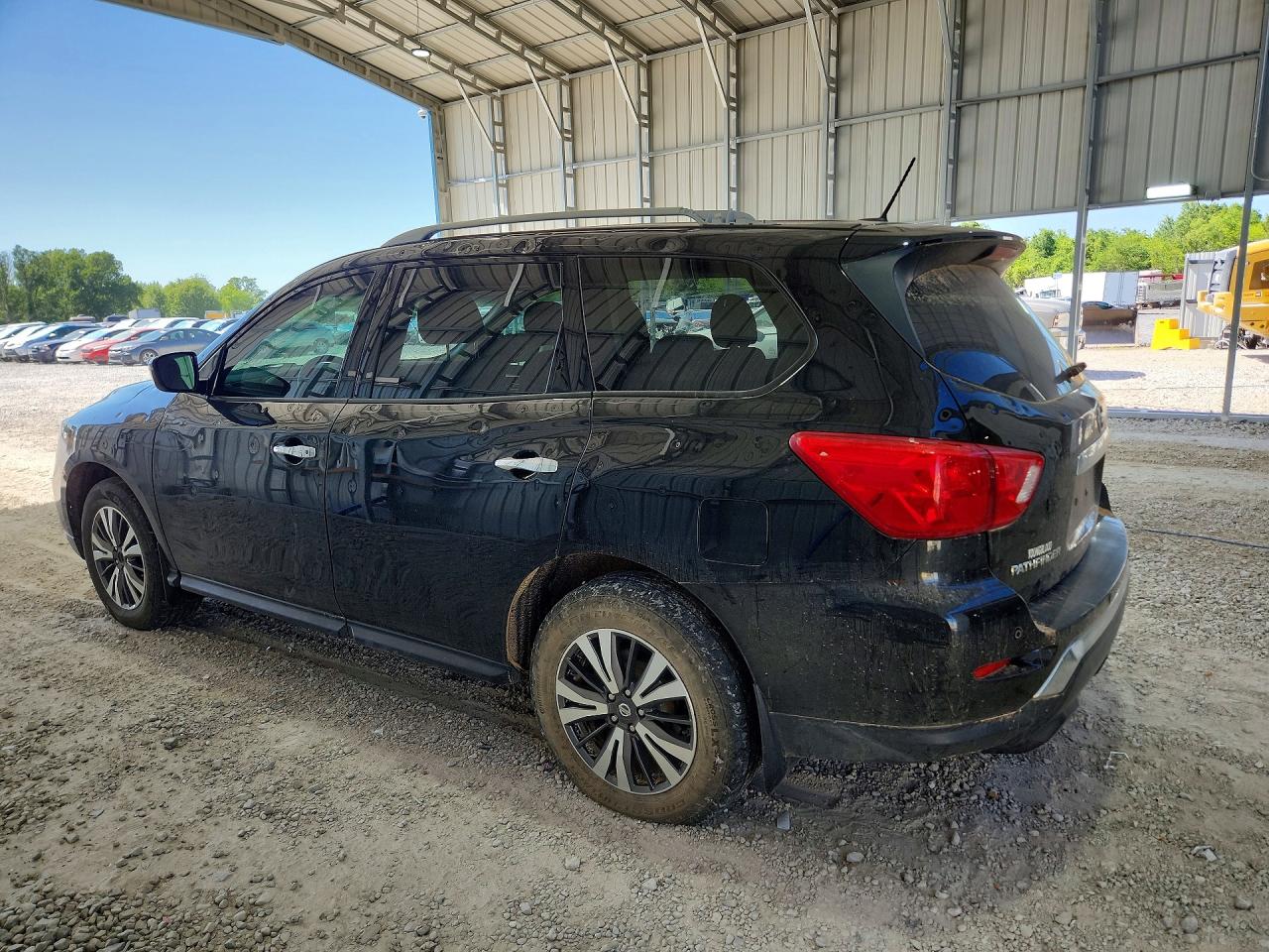Nissan Pathfinder Sv