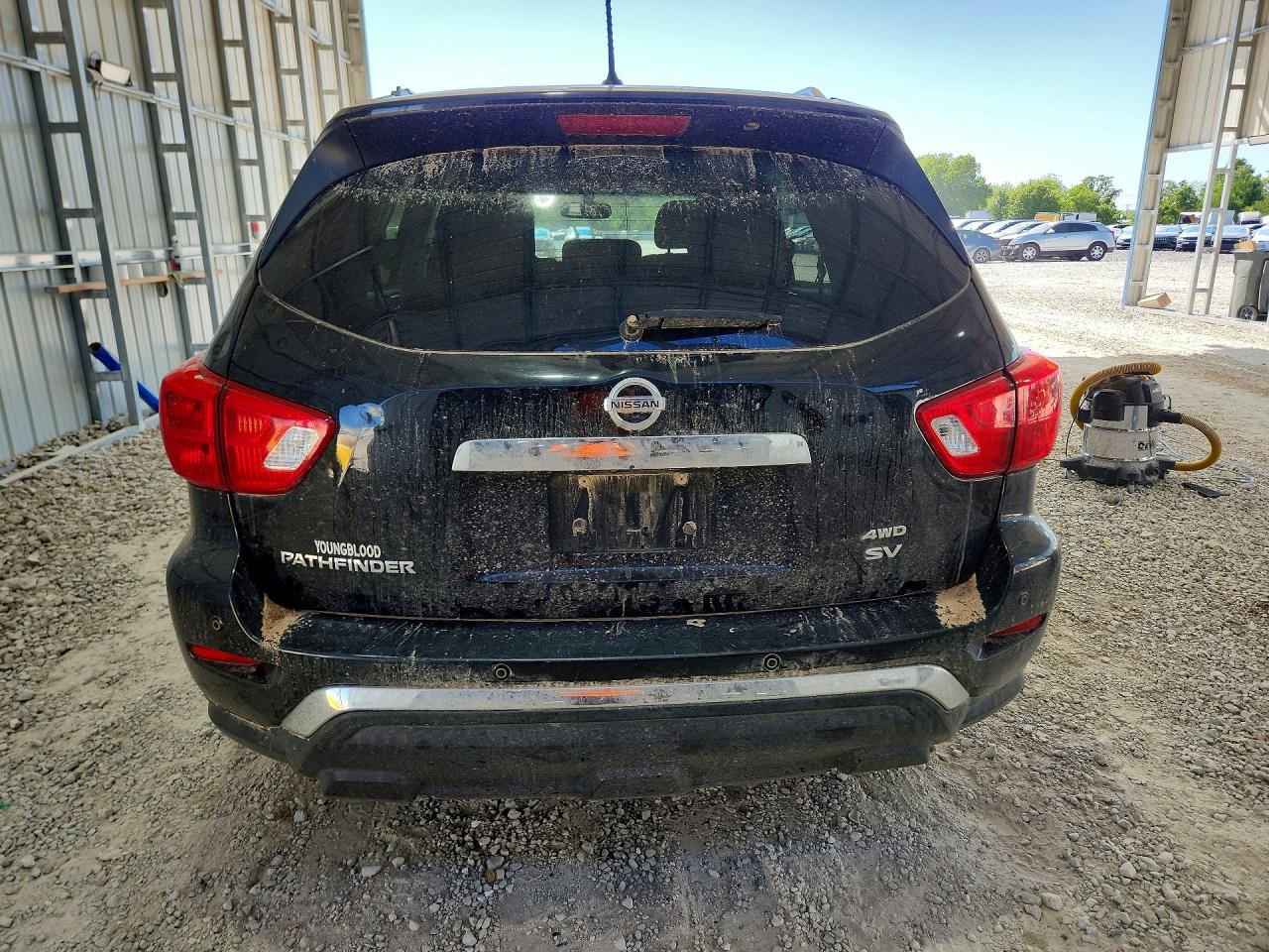 Nissan Pathfinder Sv