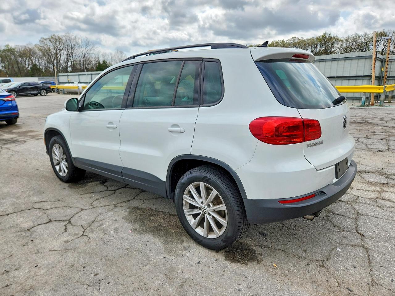 Volkswagen Tiguan S