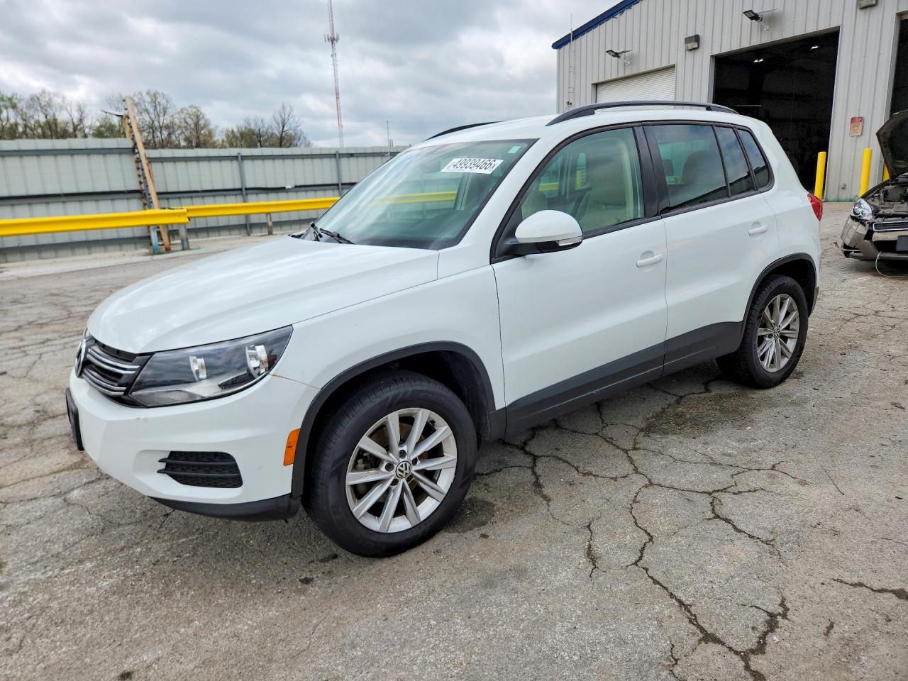 Salvage Volkswagen Tiguan Image