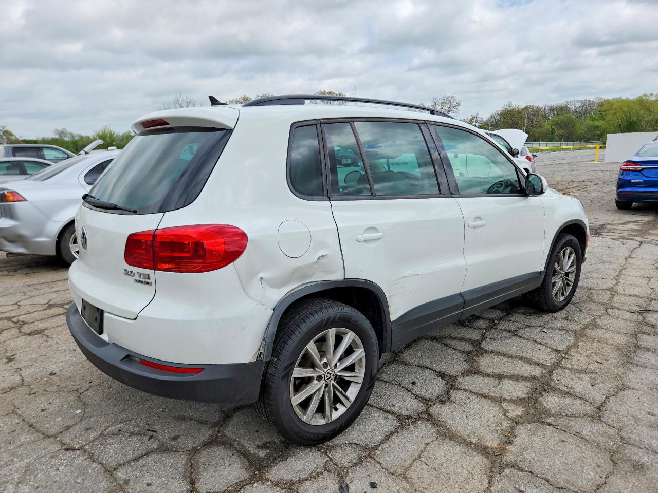 Volkswagen Tiguan S