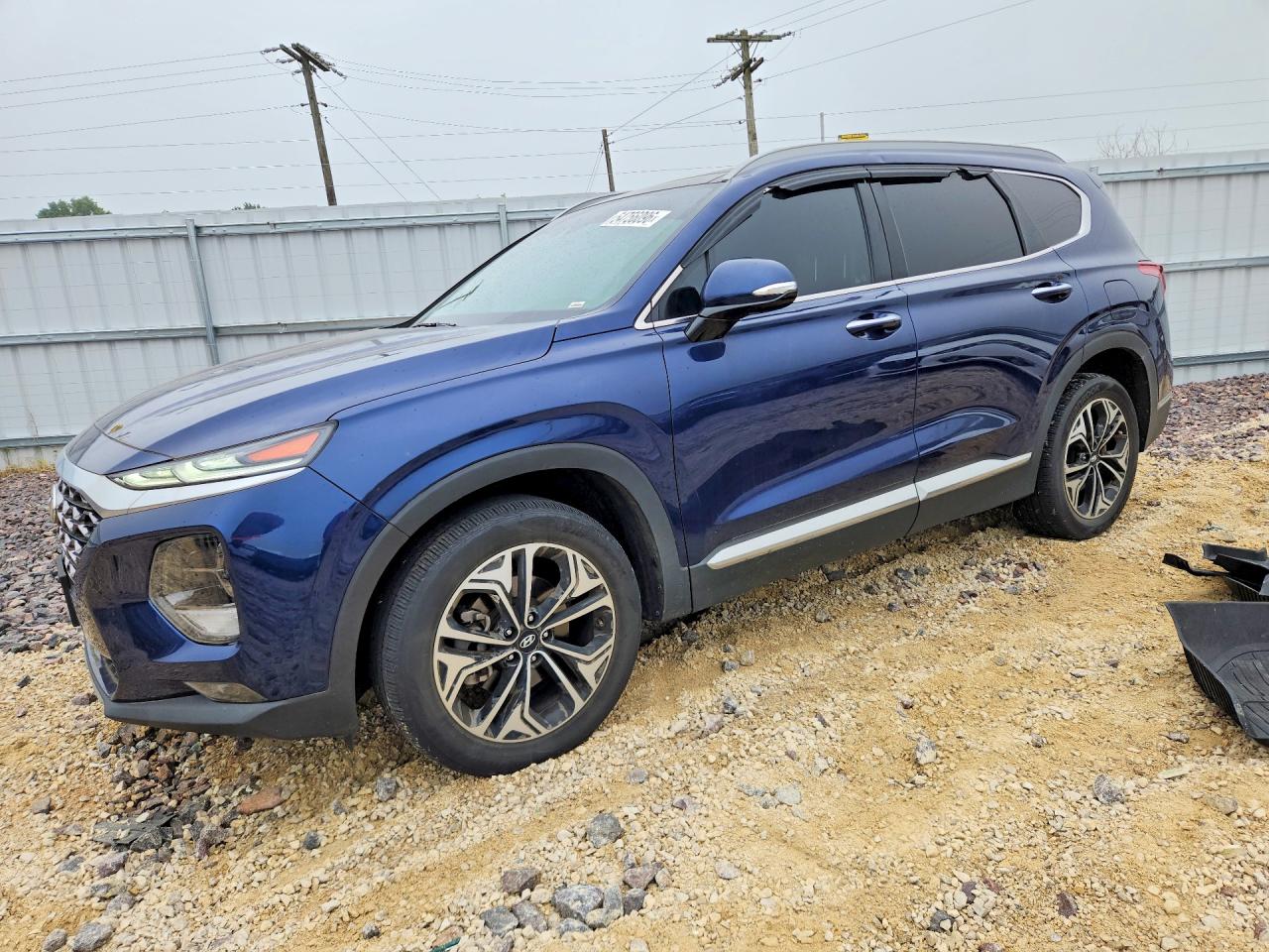 Salvage Hyundai SANTA FE Image