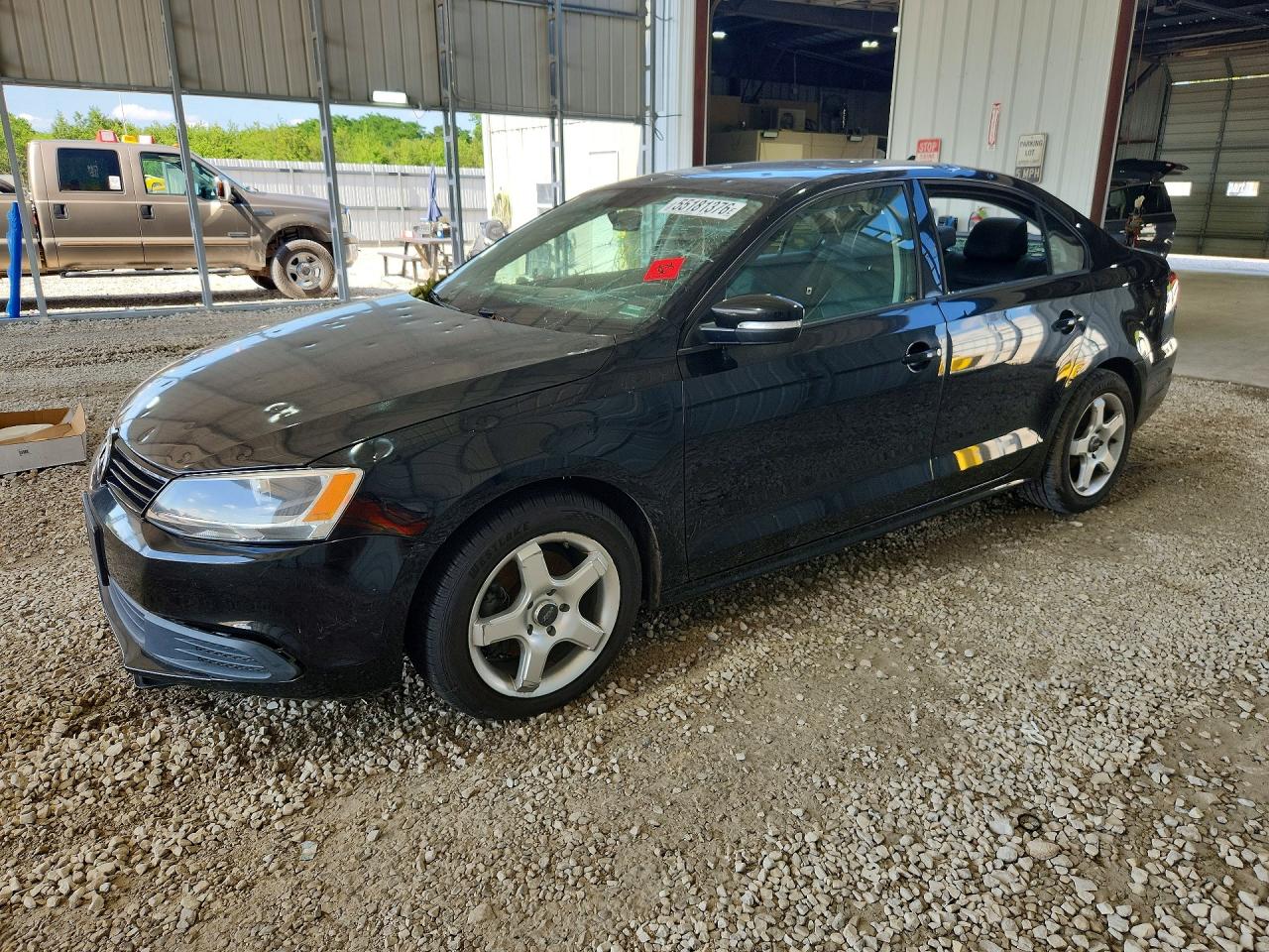 Salvage Volkswagen Jetta Image