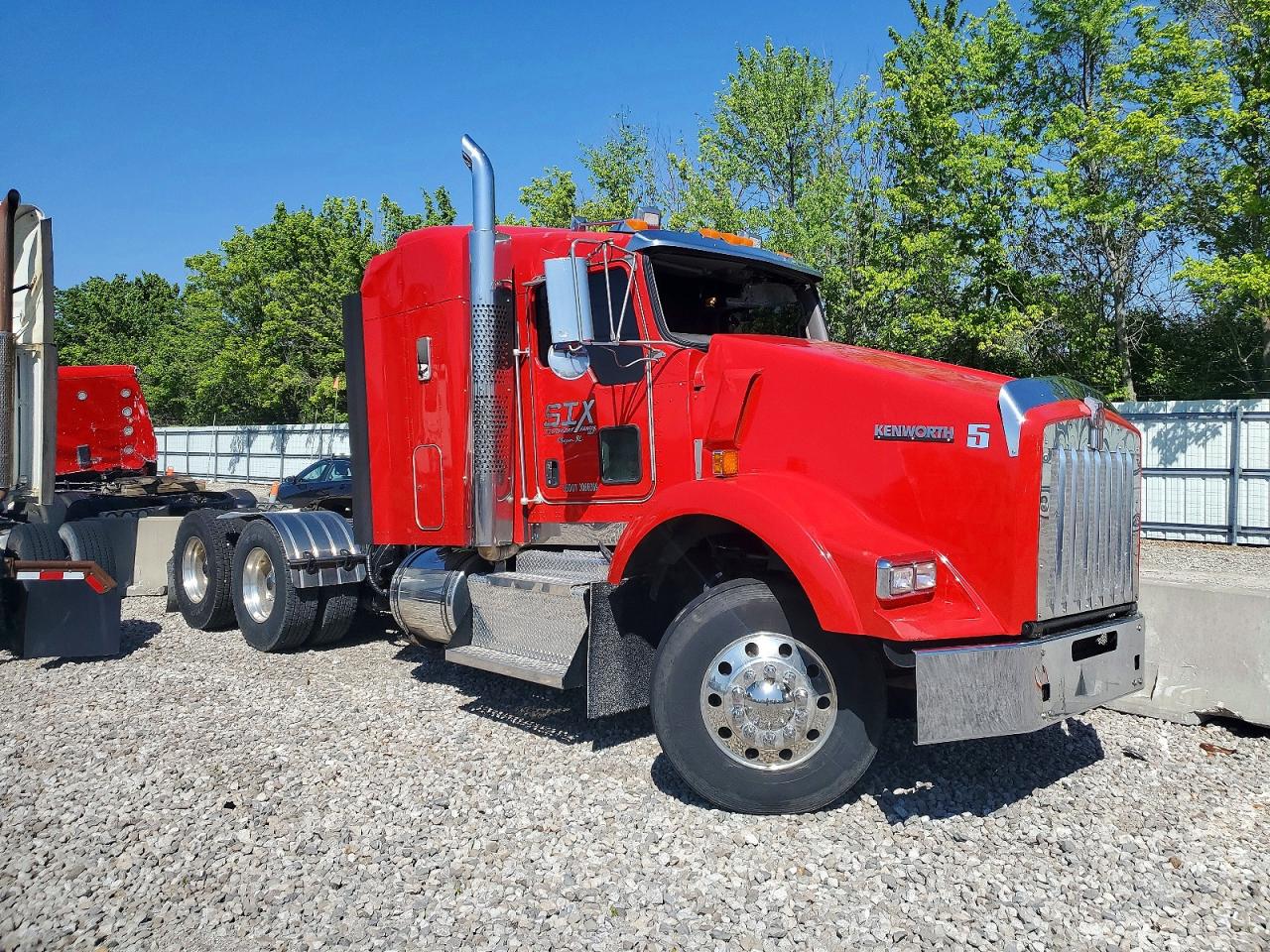 Salvage Kenworth T800 Image