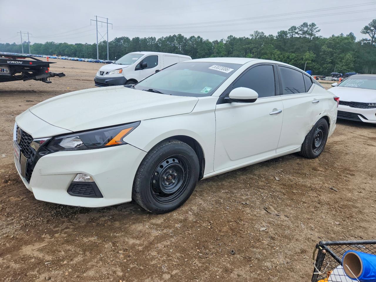 Salvage Nissan Altima Image