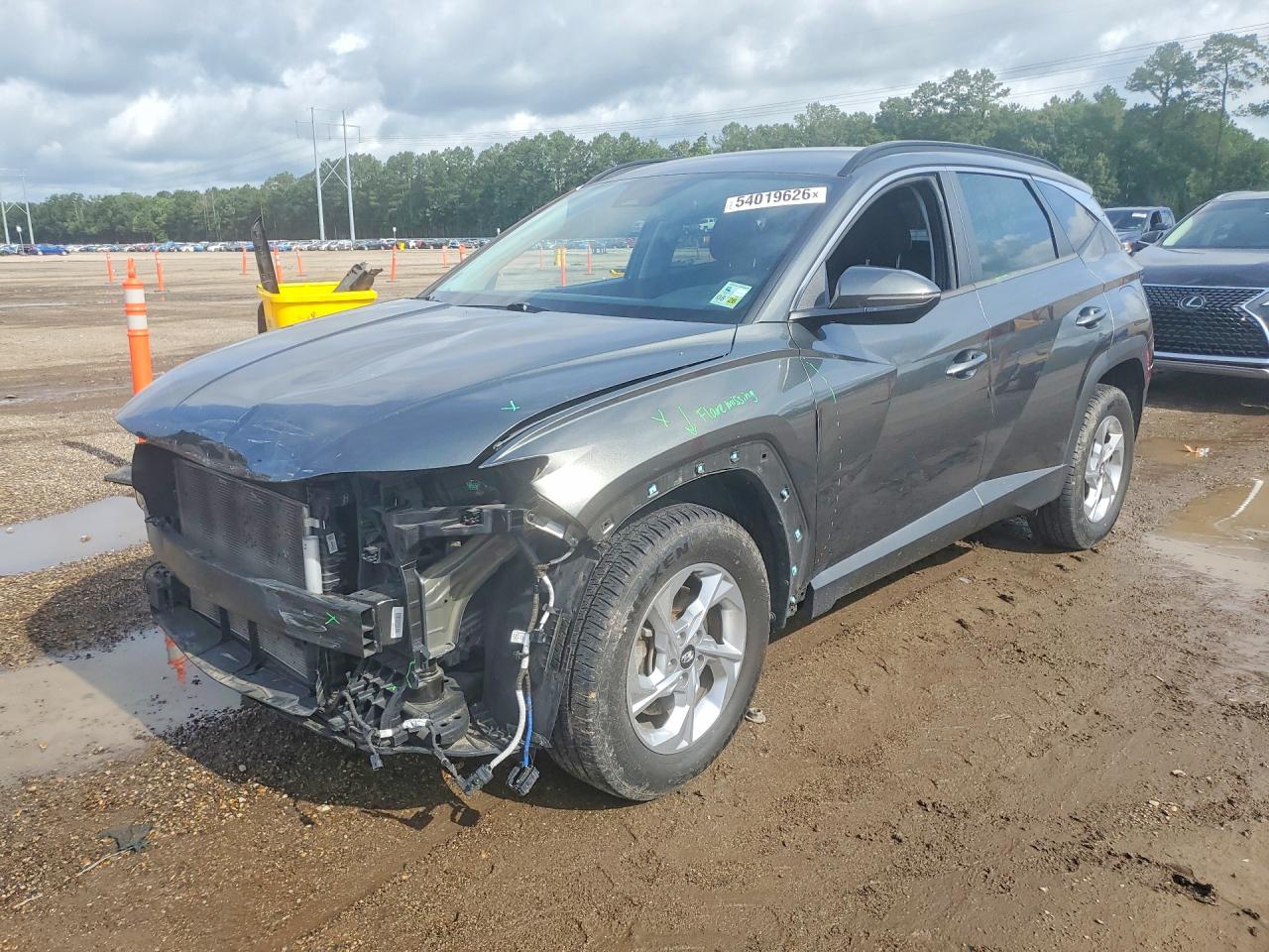 Salvage Hyundai TUCSON Image