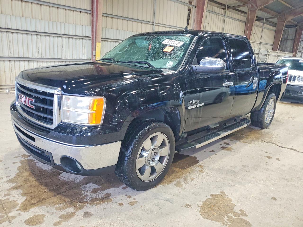 Salvage GMC Sierra Image