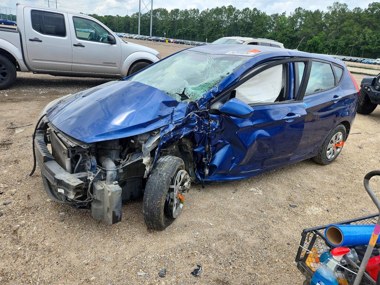 Salvage Hyundai ACCENT Image