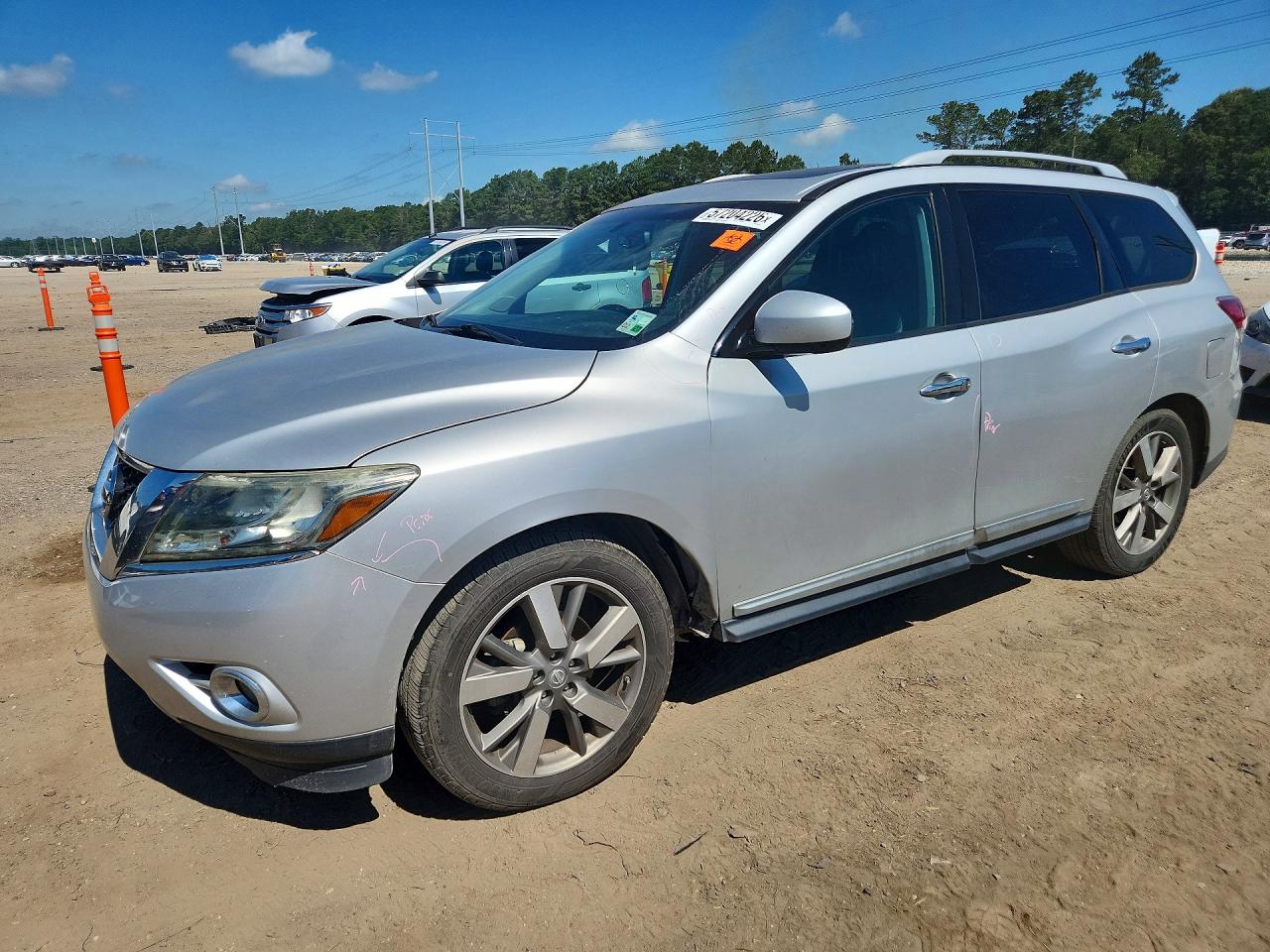 Salvage Nissan Pathfinder Image
