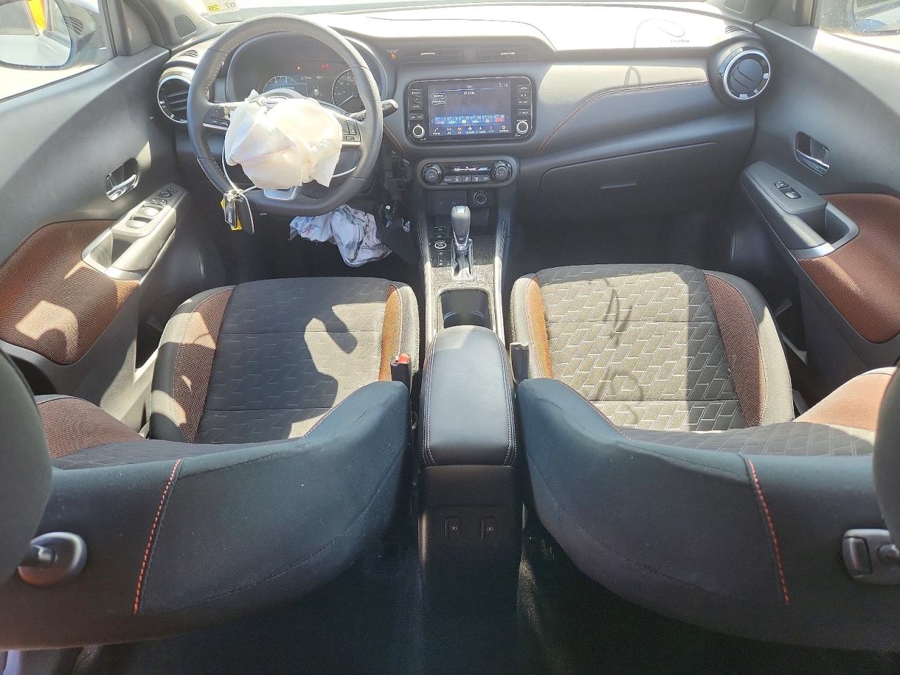 Nissan Kicks Sr