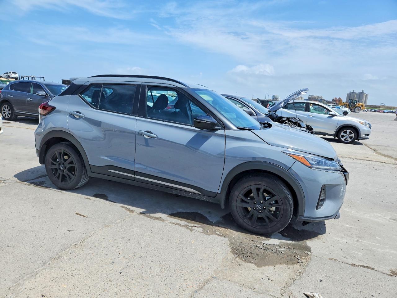 Nissan Kicks Sr